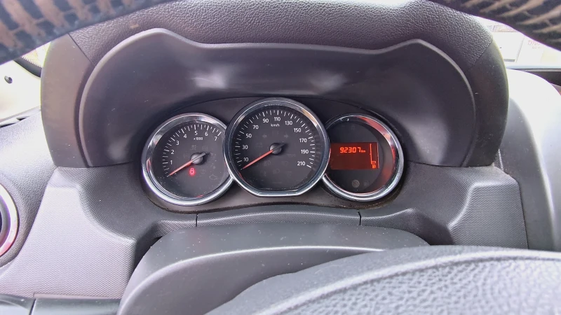 Dacia Duster, снимка 9 - Автомобили и джипове - 53296268