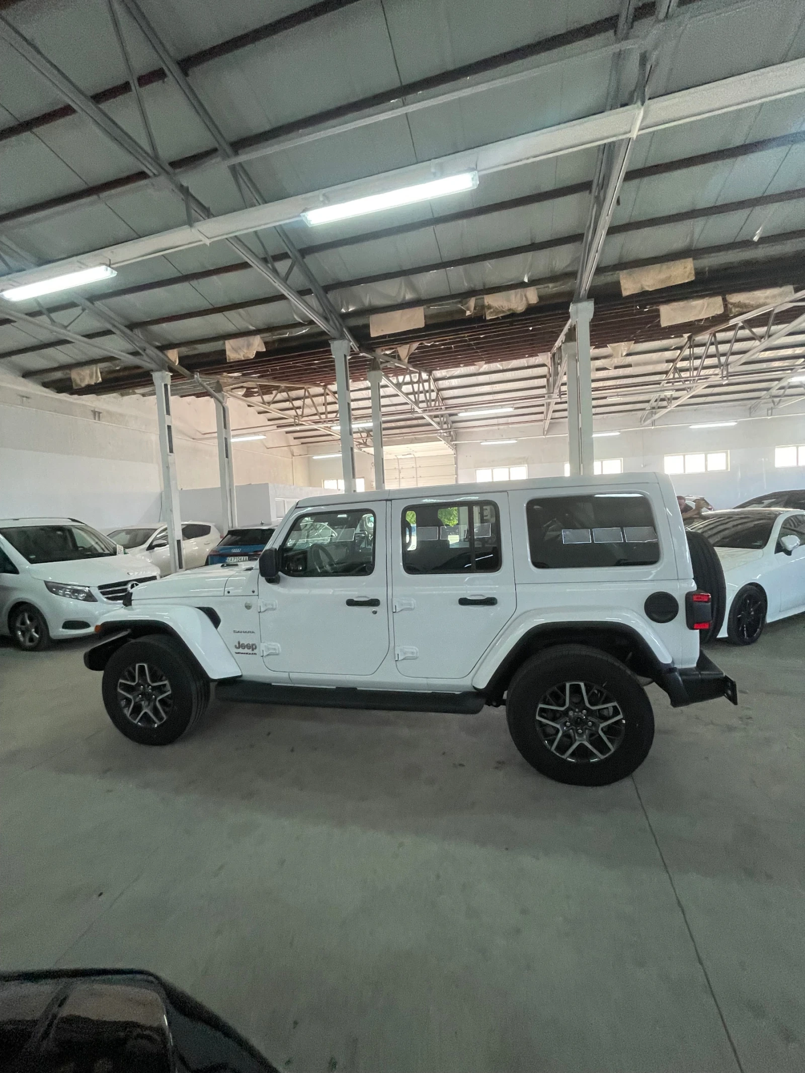 Jeep Wrangler SAHARA 3.6/НОВ/камера/подгр/дистр/FULL!!! - изображение 3