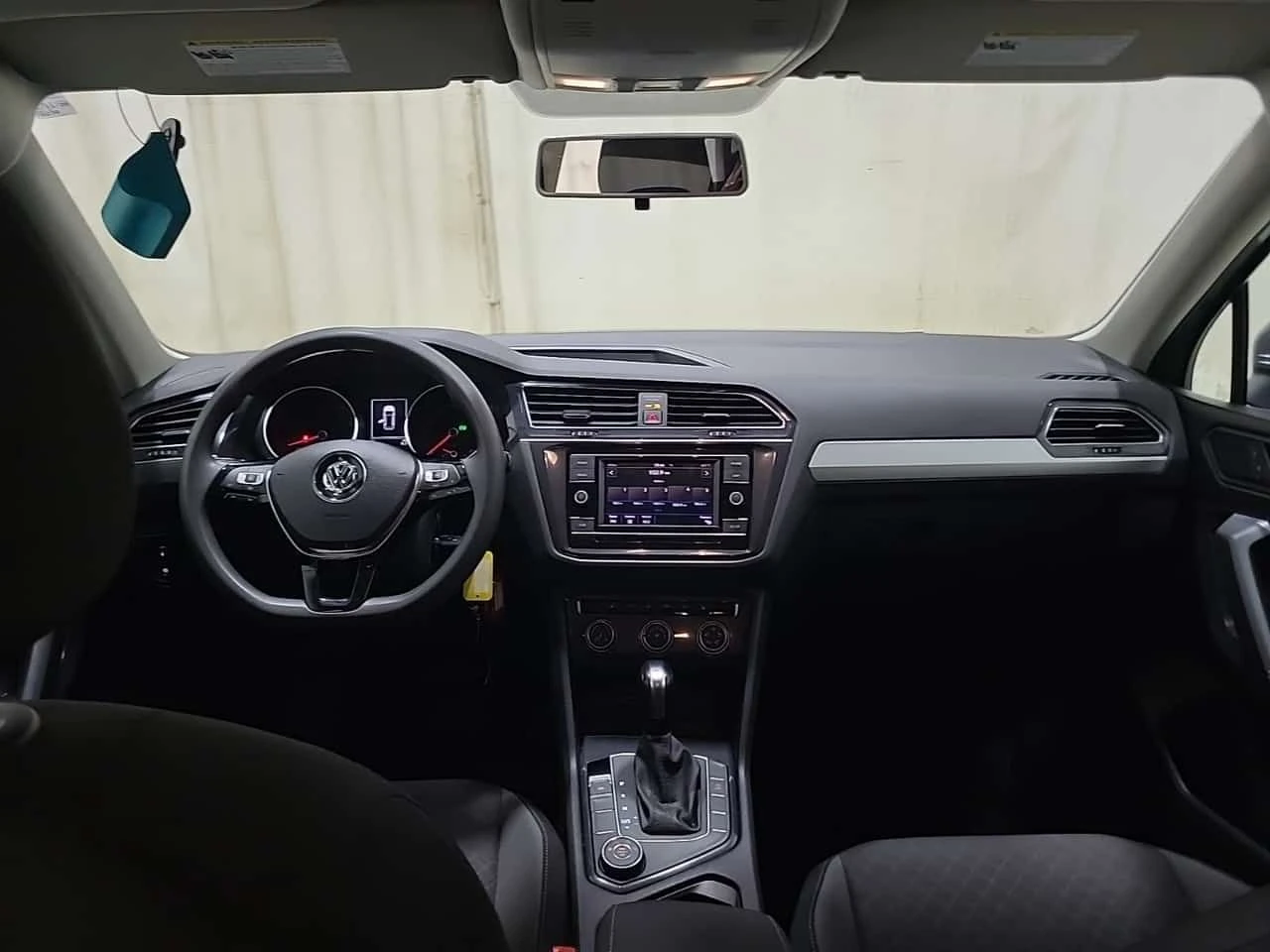 VW Tiguan  TRENDLINE * 2 КЛЮЧА* ПОДГРЕВИ* CARFAX * , снимка 12 - Автомобили и джипове - 53712438