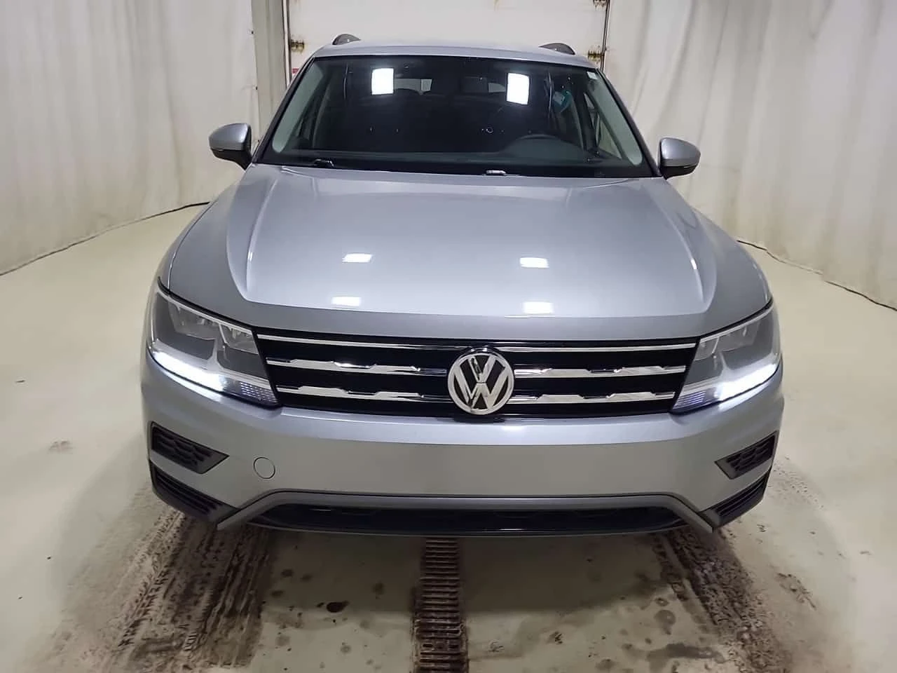 VW Tiguan  TRENDLINE * 2 КЛЮЧА* ПОДГРЕВИ* CARFAX *  - изображение 5