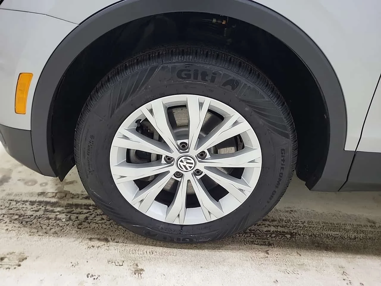 VW Tiguan  TRENDLINE * 2 КЛЮЧА* ПОДГРЕВИ* CARFAX *  - изображение 7