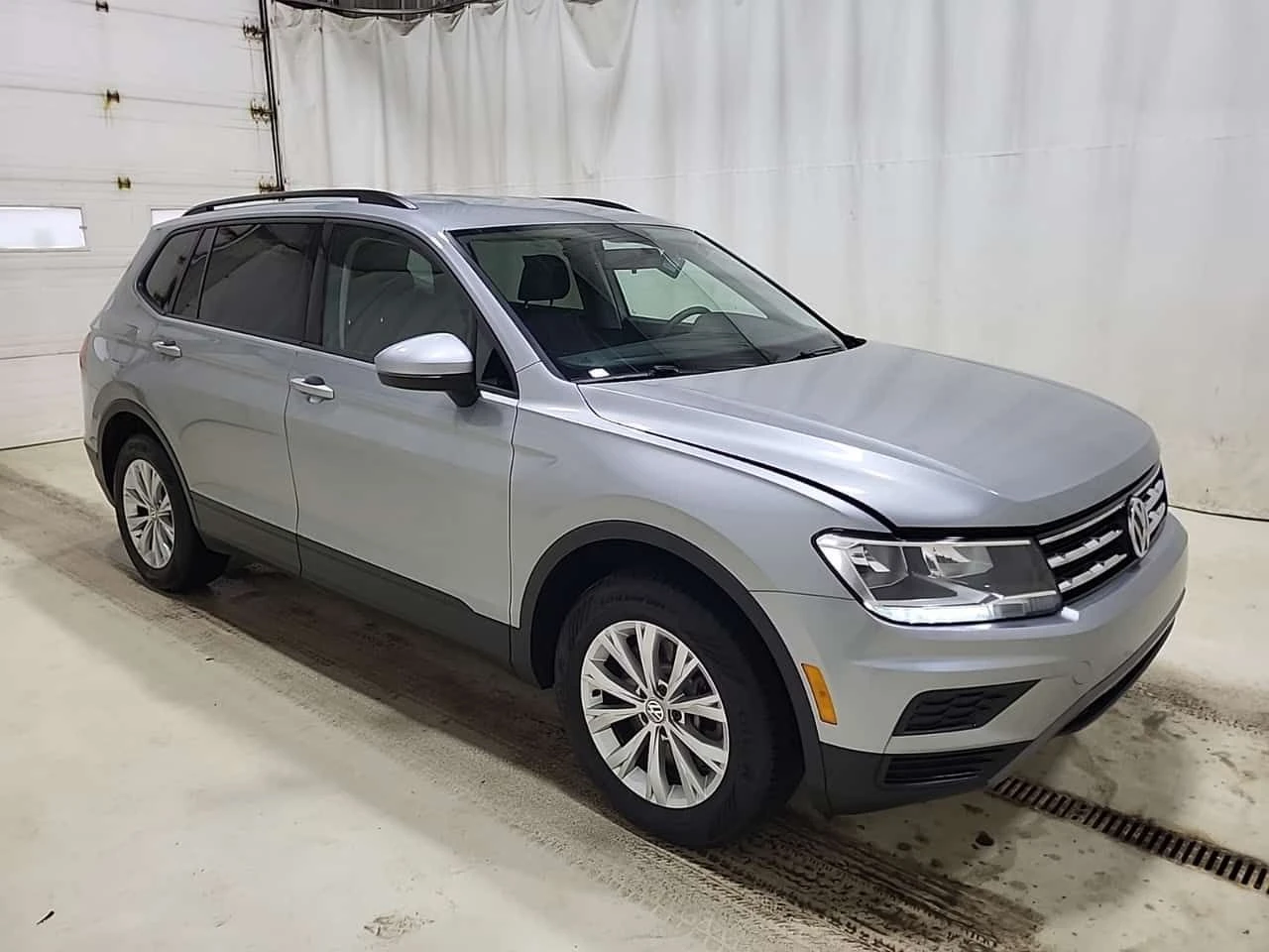 VW Tiguan  TRENDLINE * 2 КЛЮЧА* ПОДГРЕВИ* CARFAX *  - изображение 2