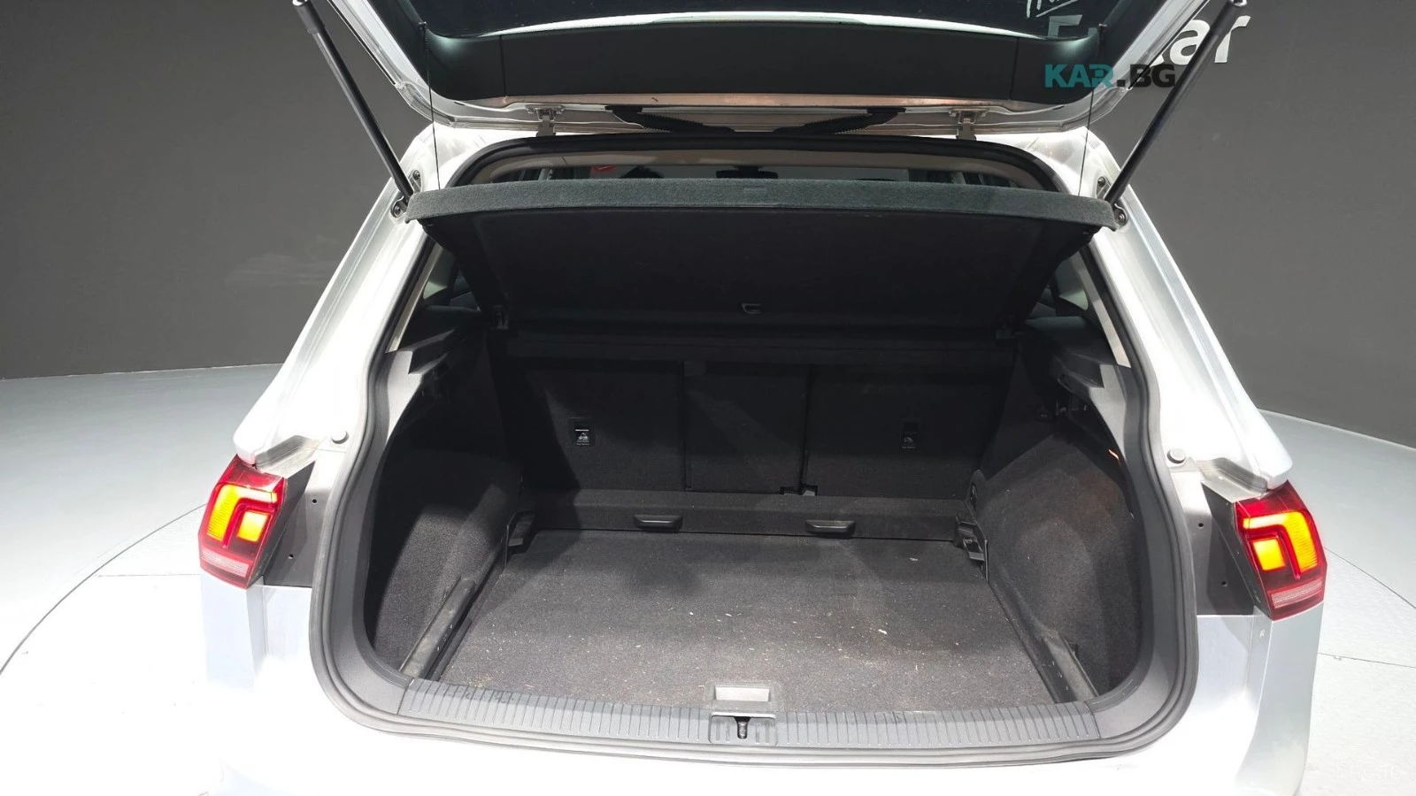 VW Tiguan 2.0 TDI, снимка 17 - Автомобили и джипове - 55296467