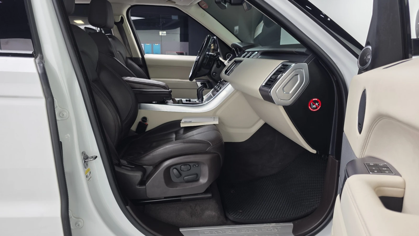 Land Rover Range Rover Sport 3.0 SDV6 HSE | Панорама | Кожа | Memory, снимка 9 - Автомобили и джипове - 55663846