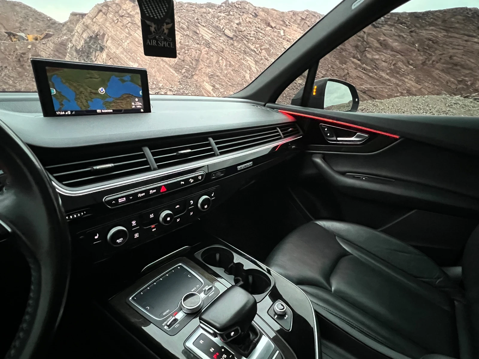 Audi Q7 3.0 TFSI 333 к.с. Premium Plus 7 местна, снимка 13 - Автомобили и джипове - 55832847