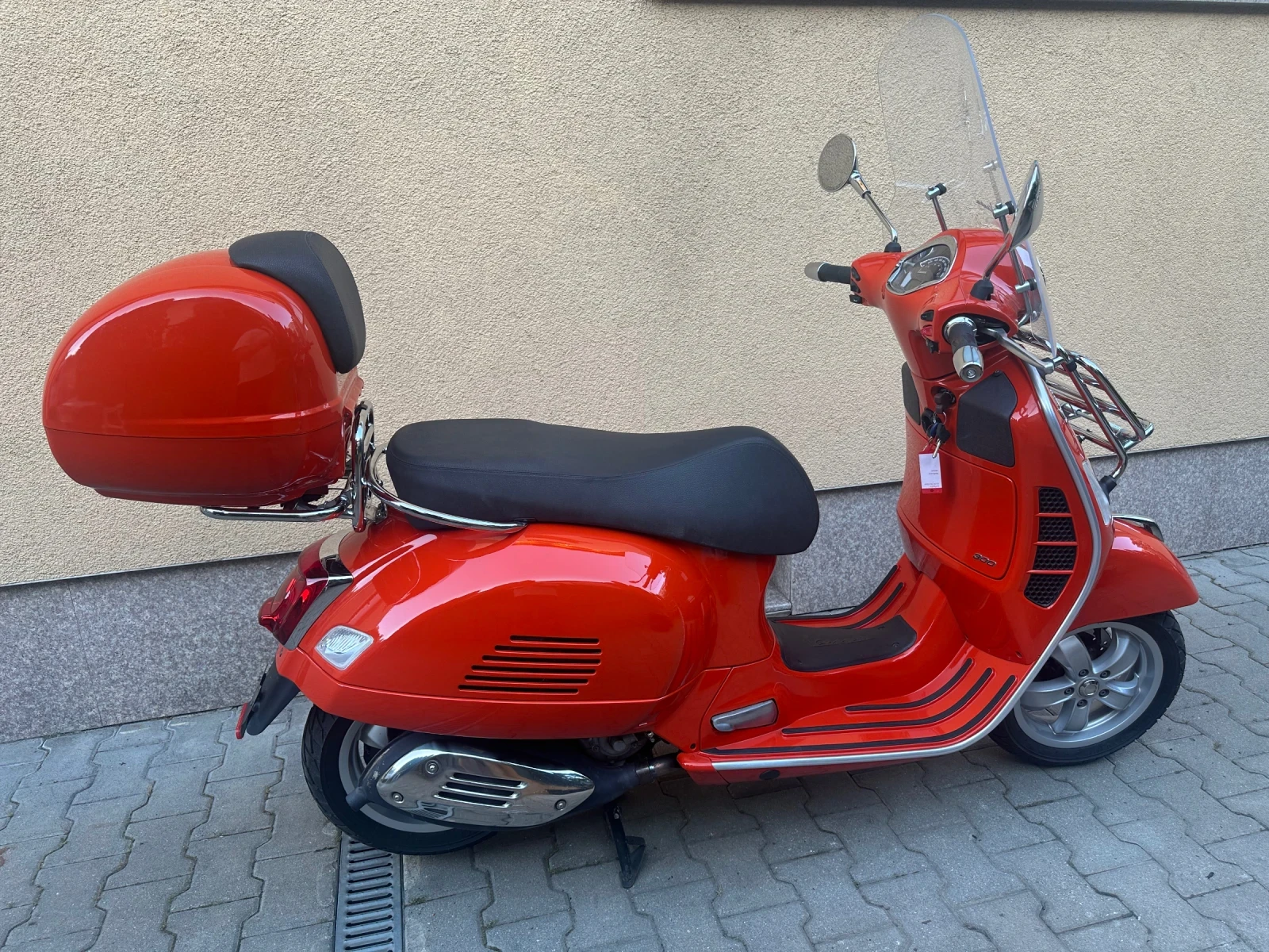 Vespa GTS 300, Швейцария - изображение 3