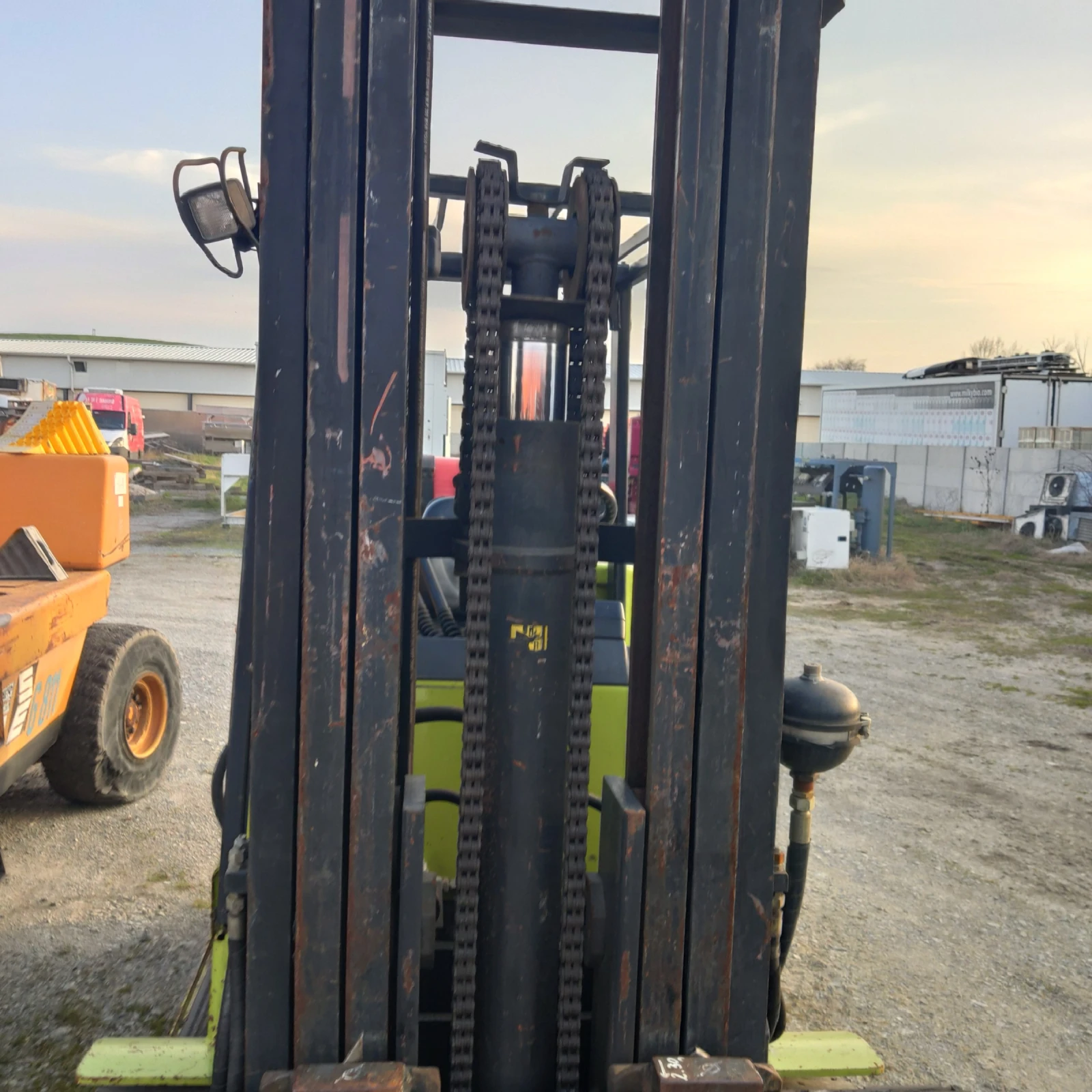 ������� Clark ��� ���� �������� | Mobile.bg � ����������� 5