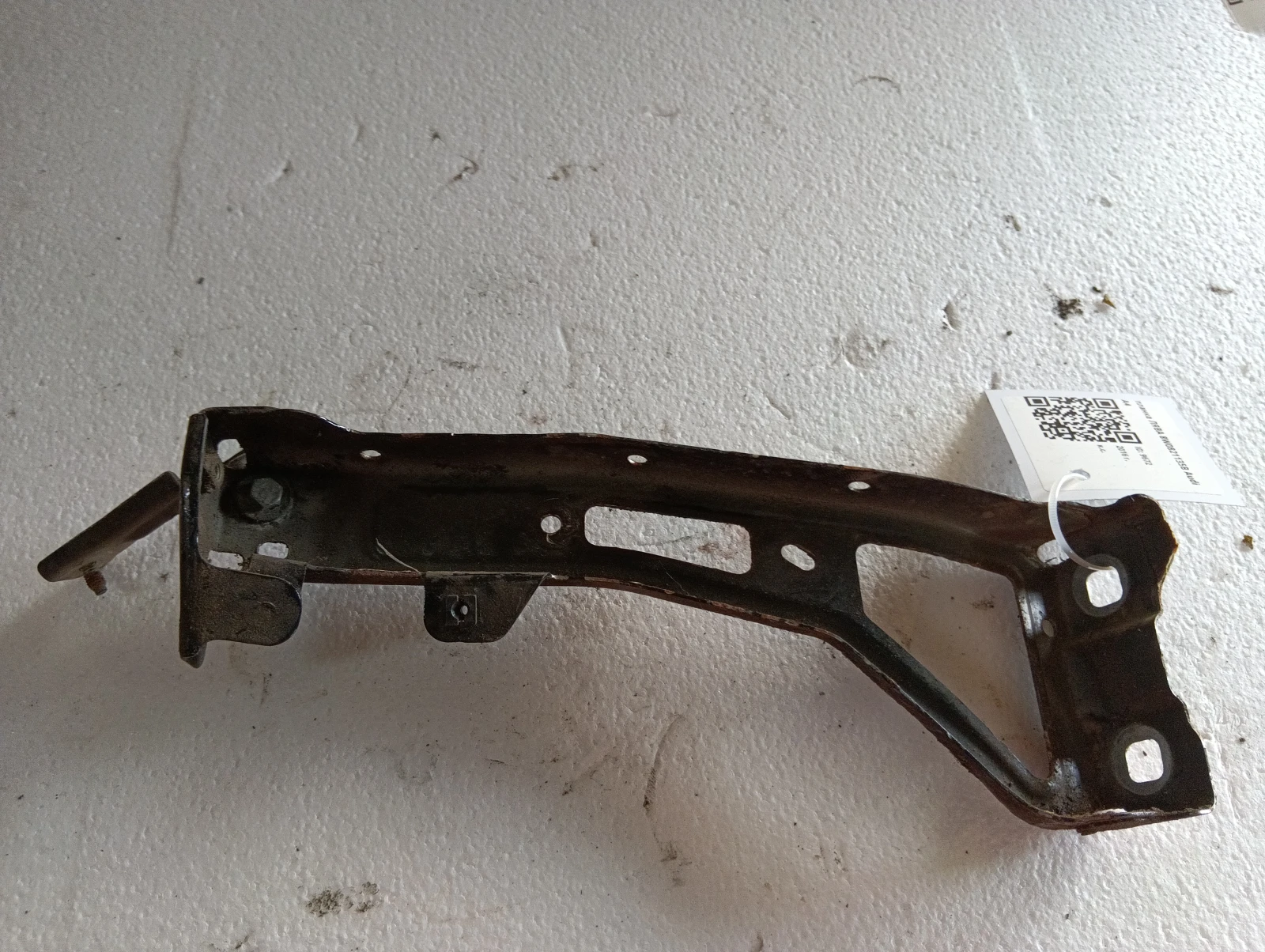 планка ЛЯВА 8W0821135B Audi A4