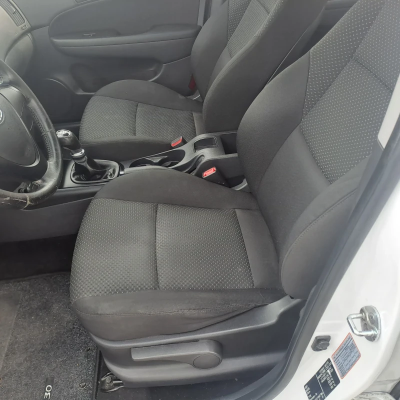 Hyundai I30 1.4, снимка 13 - Автомобили и джипове - 47457946