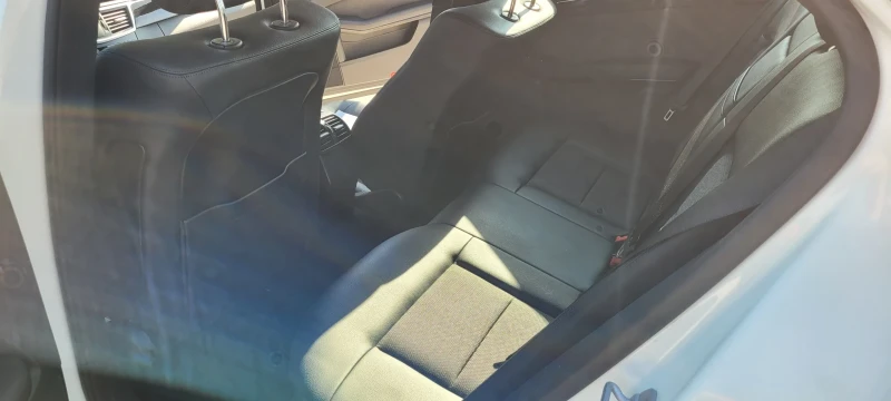 Mercedes-Benz E 220, снимка 11 - Автомобили и джипове - 50958857