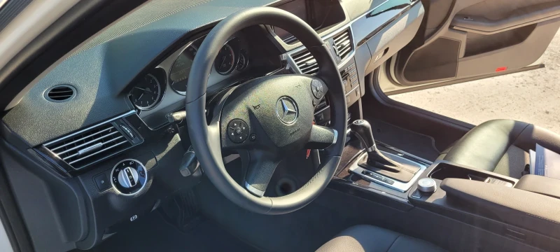 Mercedes-Benz E 220, снимка 10 - Автомобили и джипове - 50958857