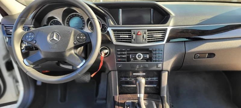 Mercedes-Benz E 220, снимка 12 - Автомобили и джипове - 50958857