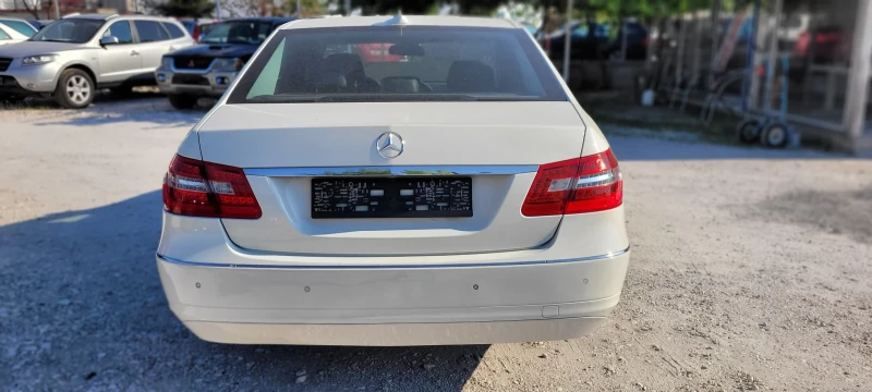 Mercedes-Benz E 220, снимка 6 - Автомобили и джипове - 50958857