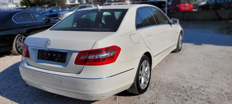 Mercedes-Benz E 220, снимка 5 - Автомобили и джипове - 50958857