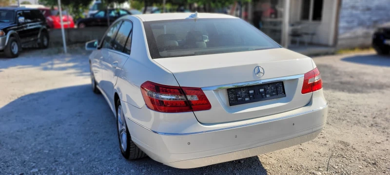 Mercedes-Benz E 220, снимка 7 - Автомобили и джипове - 50958857