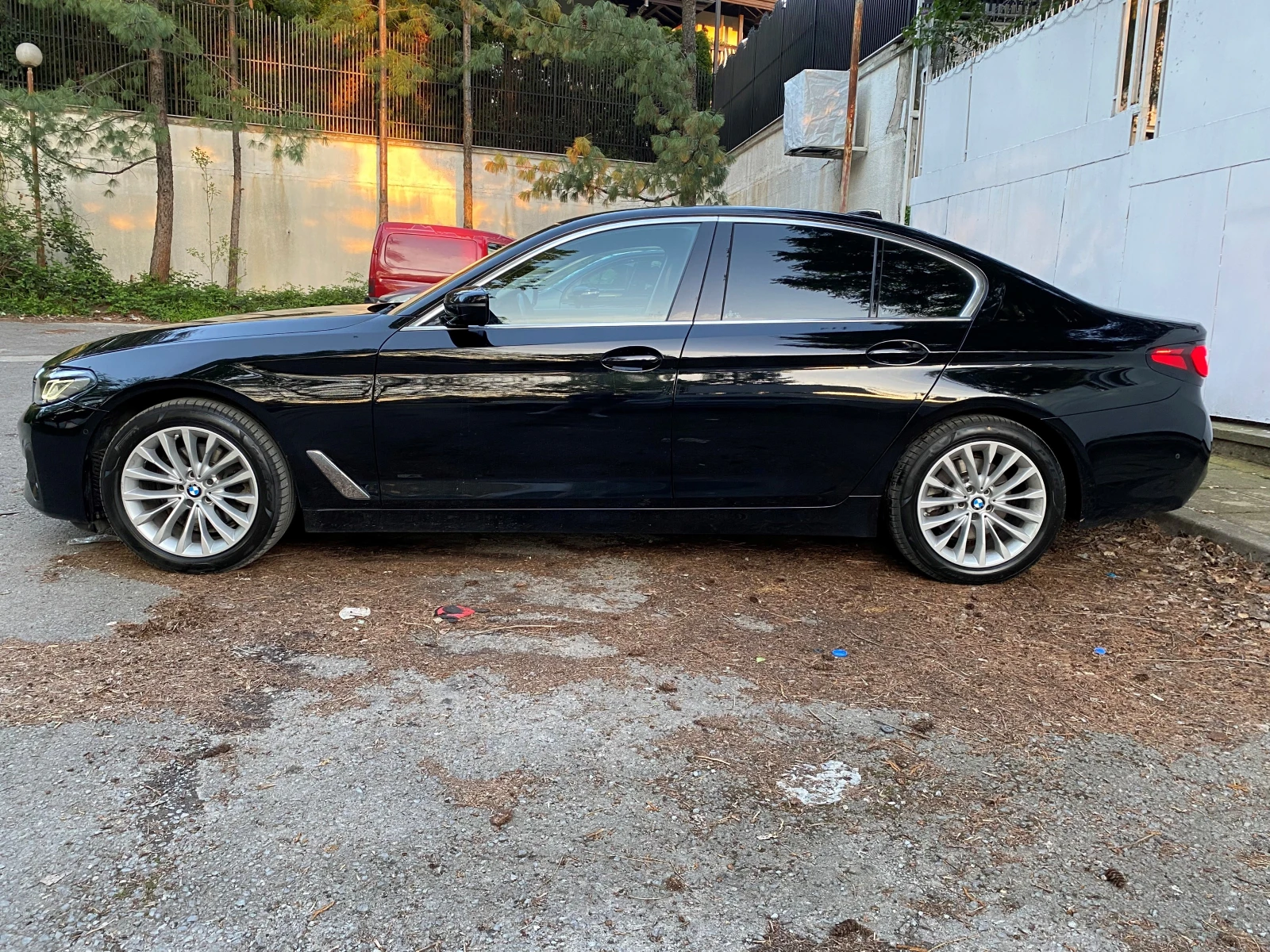 BMW 520 d Гаранция; Harmon Kardon; 1 собственик - изображение 7
