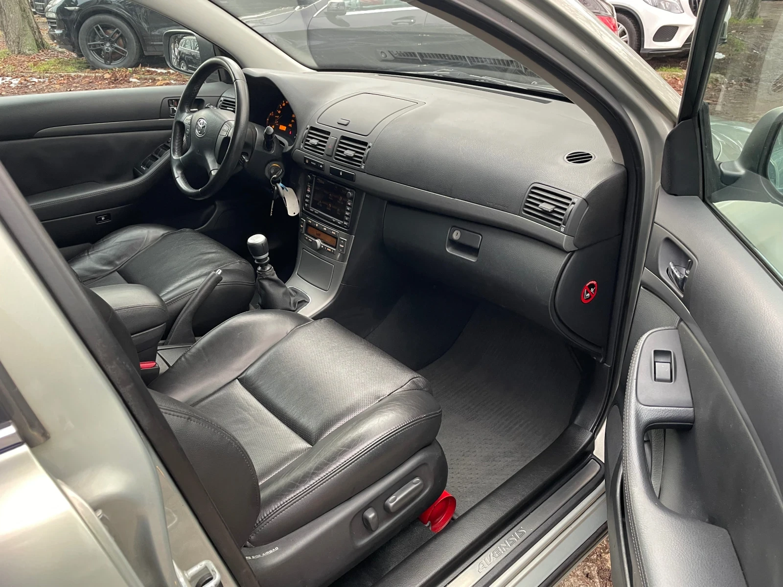 Toyota Avensis 2.0-D4D FACELIFT-НАВИ-КОЖА-КСЕНОН-ТОП - изображение 10