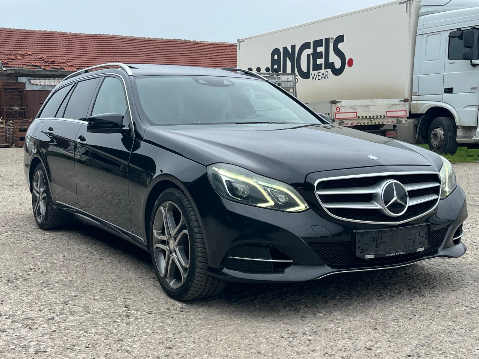 Mercedes-Benz E 220 220CDI АМG.. FULL LED..FACELIFT FULL EKSTRI, снимка 3 - Автомобили и джипове - 54164538