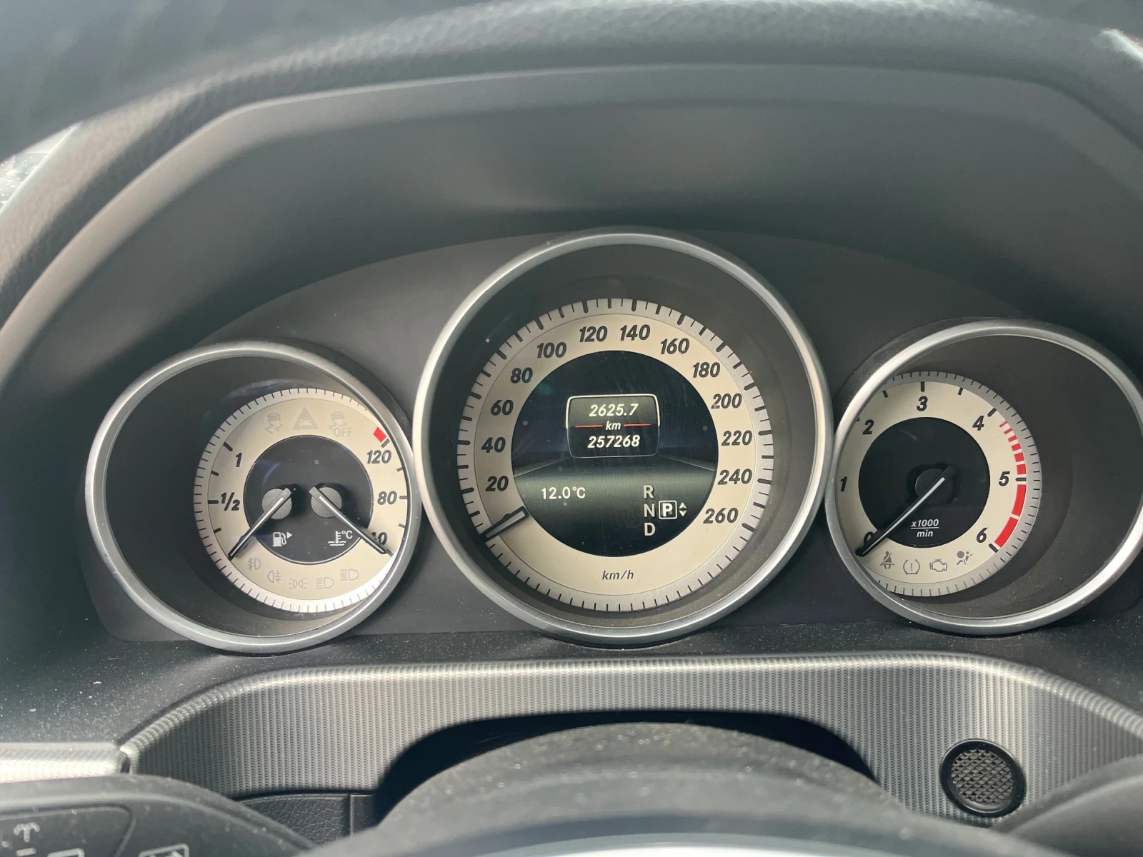 Mercedes-Benz E 220 220CDI АМG.. FULL LED..FACELIFT FULL EKSTRI, снимка 14 - Автомобили и джипове - 54164538