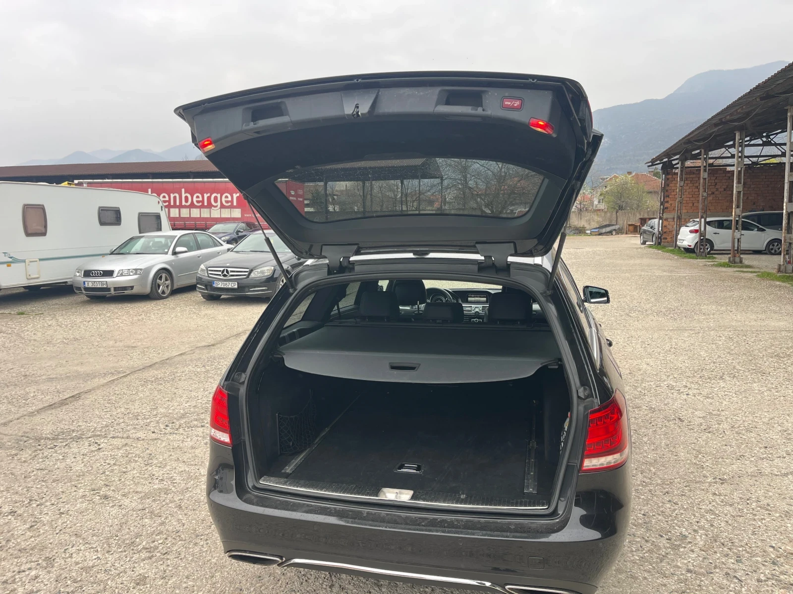 Mercedes-Benz E 220 220CDI АМG.. FULL LED..FACELIFT FULL EKSTRI, снимка 11 - Автомобили и джипове - 54164538