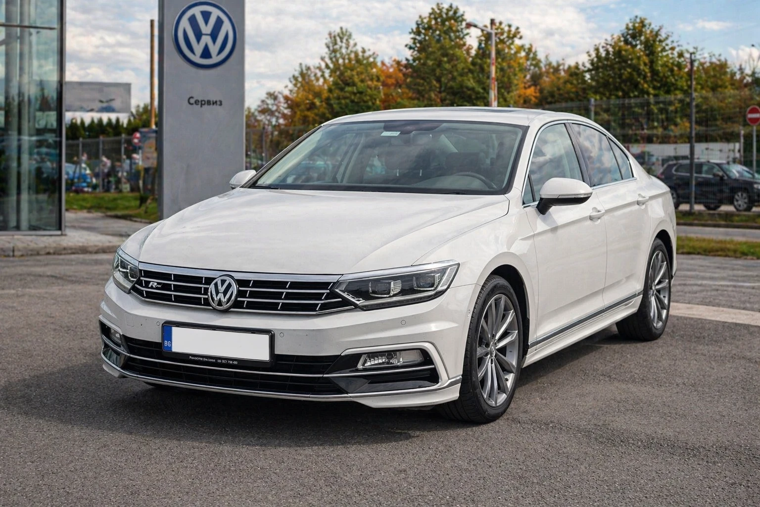 VW Passat 2.0 TDI R Line, снимка 8 - Автомобили и джипове - 54301607