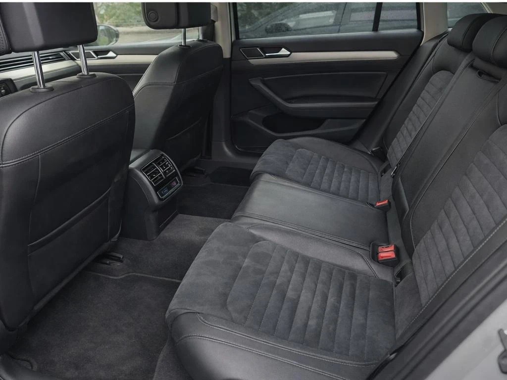 VW Passat 2.0 TDI R Line, снимка 10 - Автомобили и джипове - 54301607