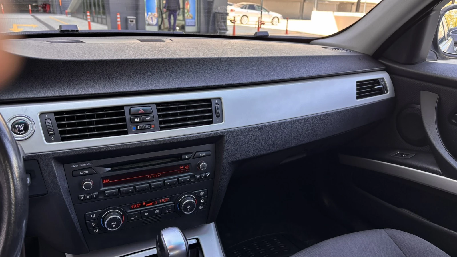 BMW 318, снимка 11 - Автомобили и джипове - 54335255