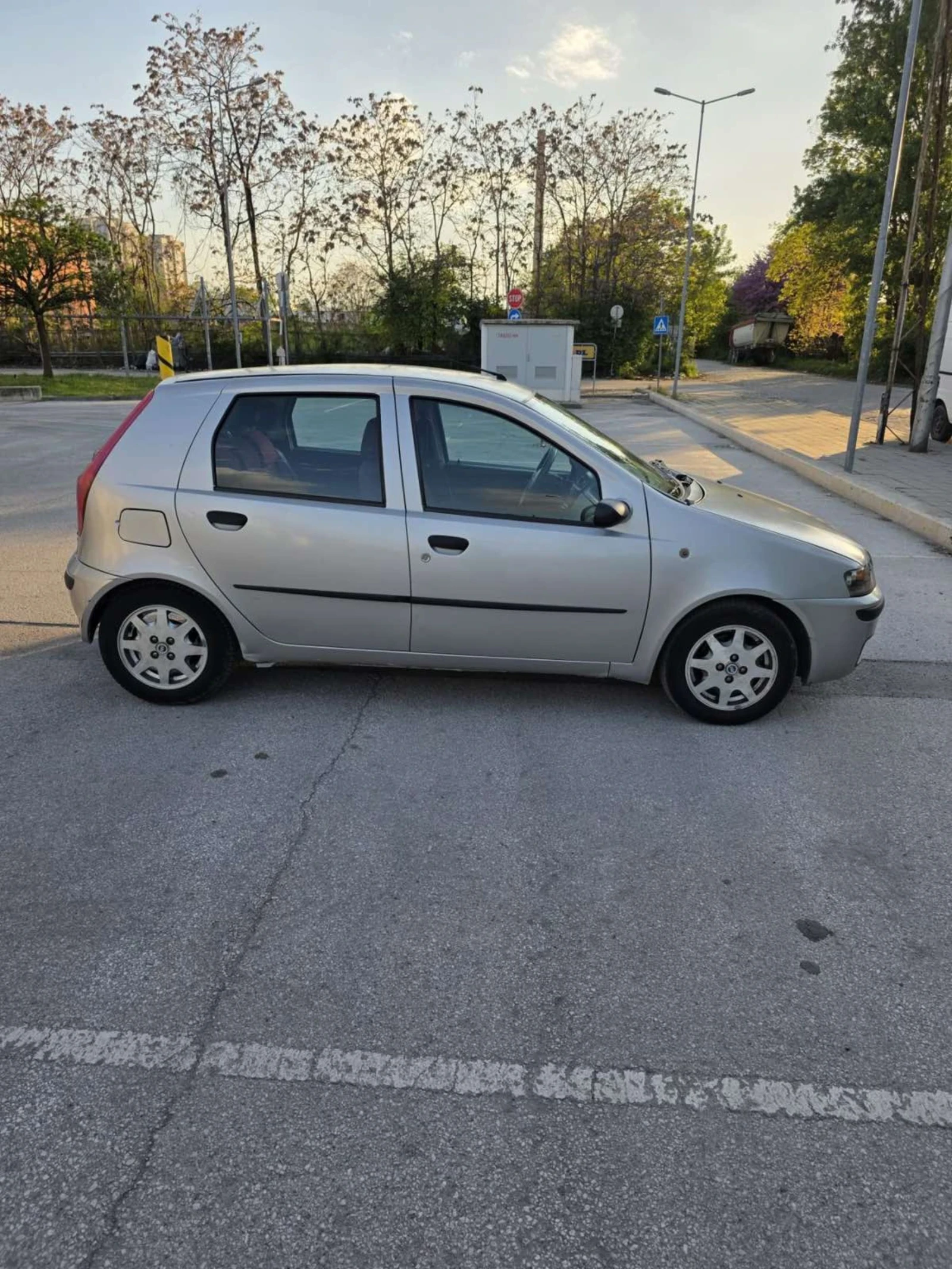 Fiat Punto 1.2, снимка 2 - Автомобили и джипове - 54383573