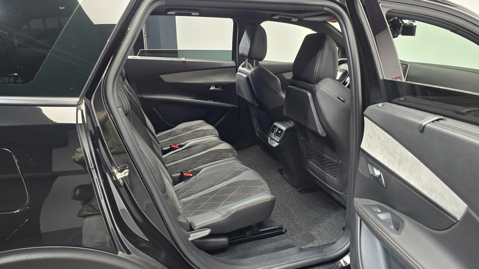 Peugeot 5008 2.0* BlueHDI * GT* Navi* Camera* Keyless, снимка 12 - Автомобили и джипове - 54586525