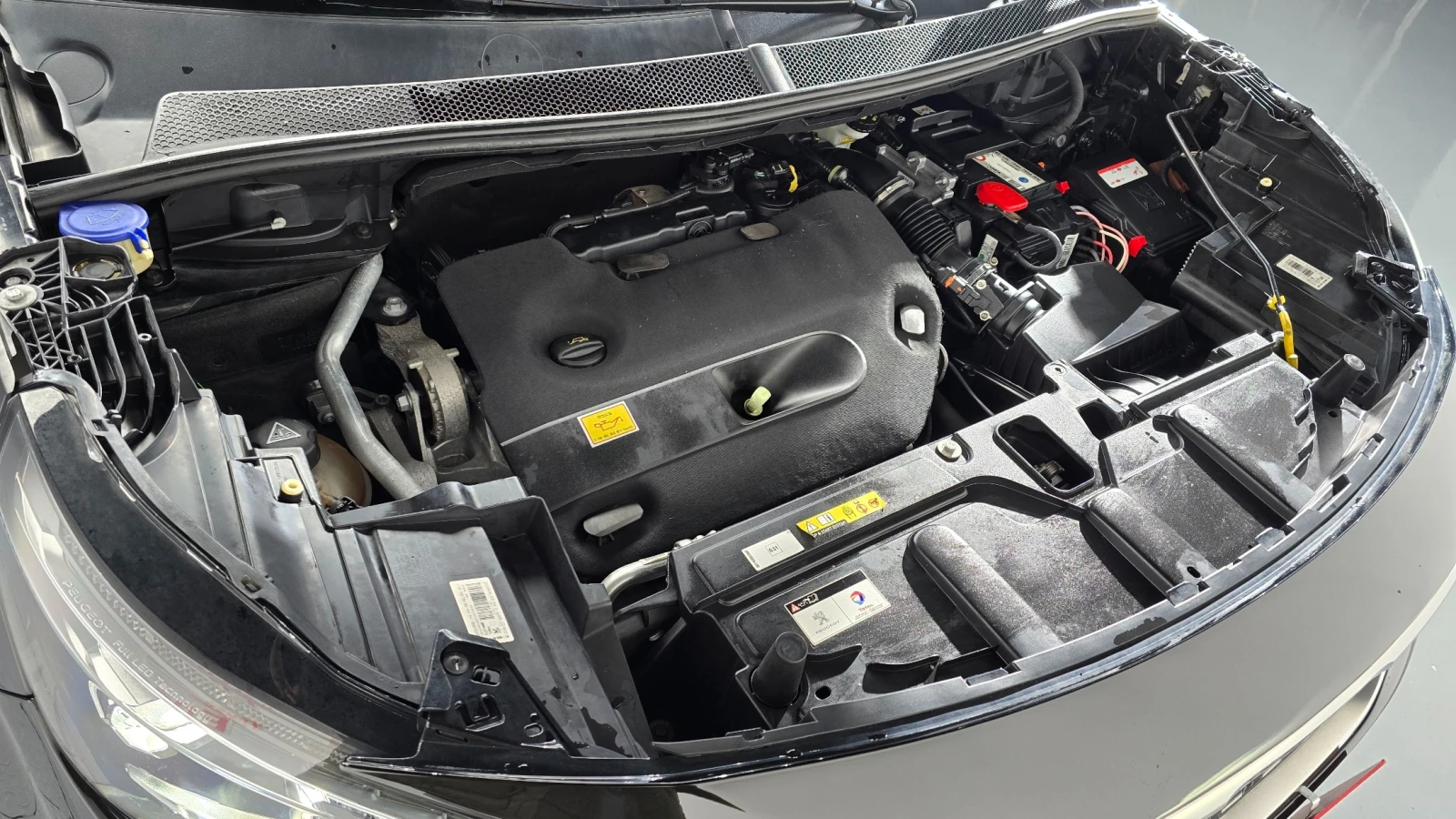Peugeot 5008 2.0* BlueHDI * GT* Navi* Camera* Keyless, снимка 17 - Автомобили и джипове - 54586525