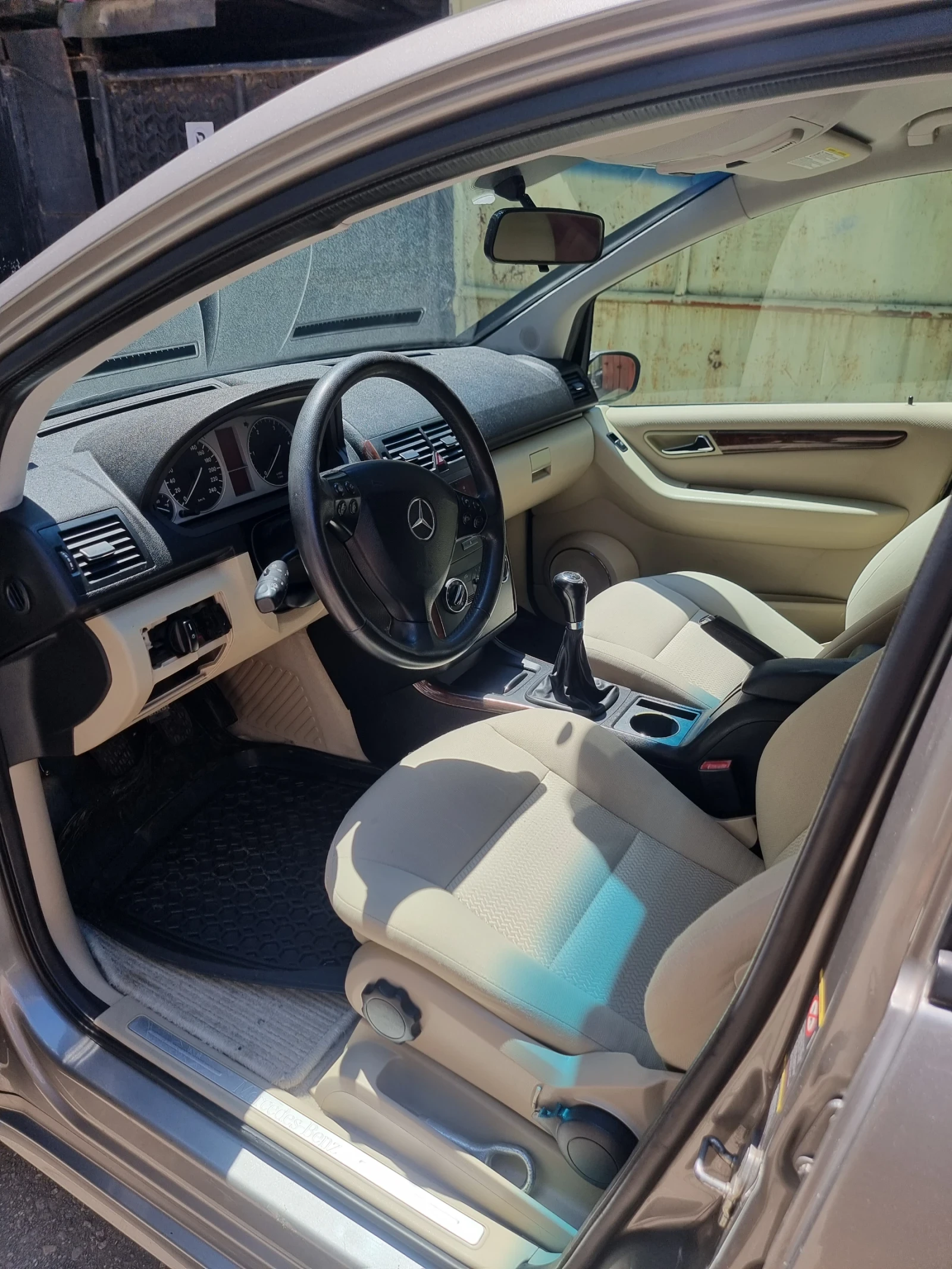 Mercedes-Benz A 200 2.0 CDI, снимка 10 - Автомобили и джипове - 54691576