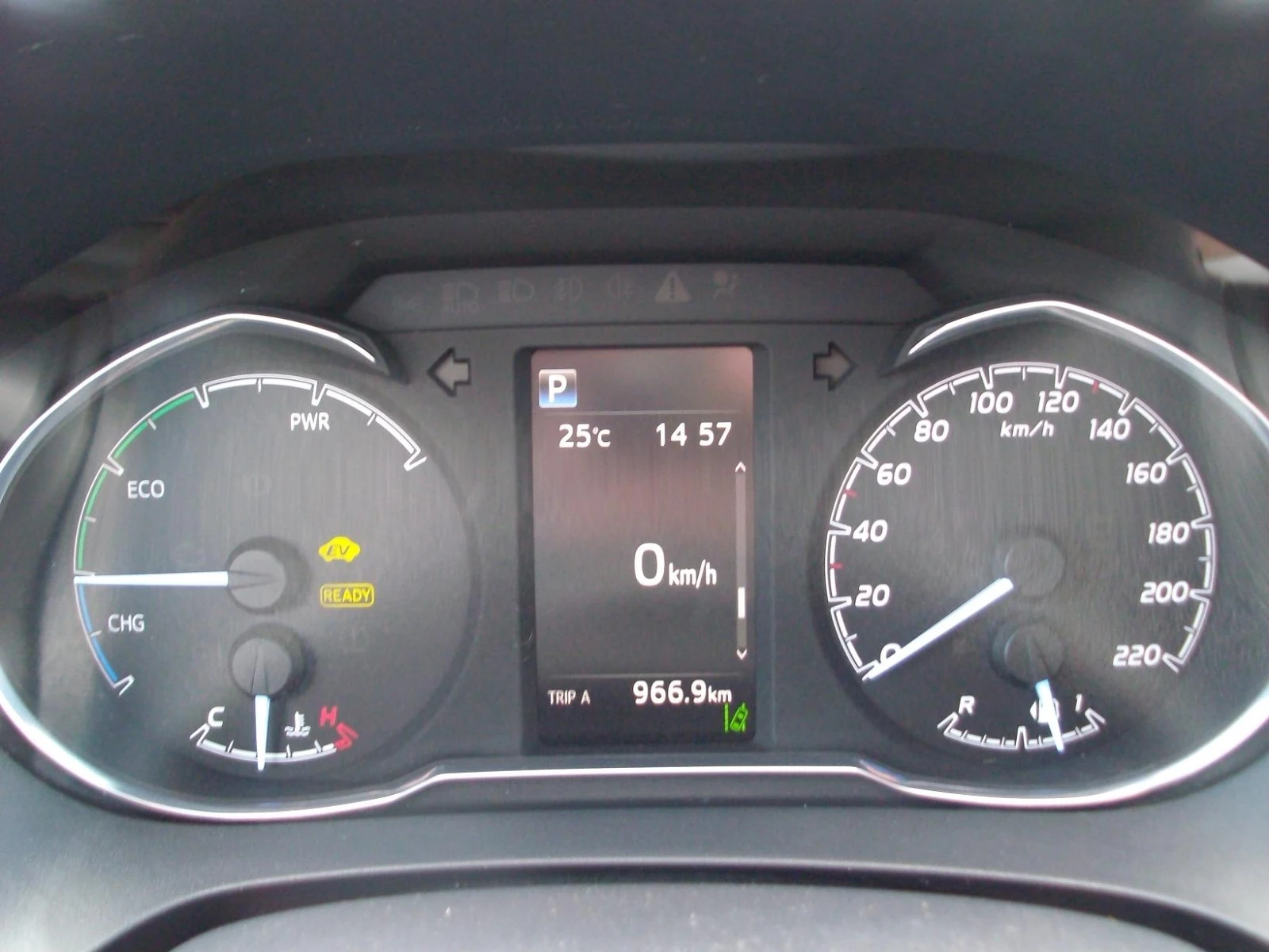 Toyota Yaris 1.5 HIBRID 2020g. 50000 km AVTOMATIK , снимка 7 - Автомобили и джипове - 55156911