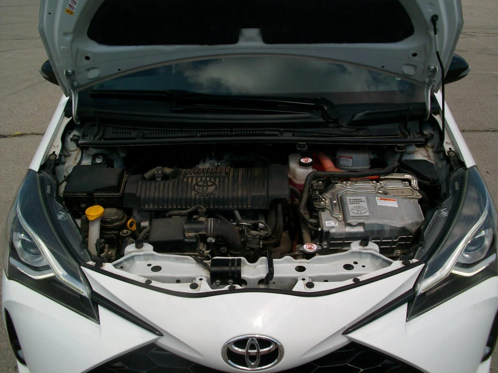 Toyota Yaris 1.5 HIBRID 2020g. 50000 km AVTOMATIK , снимка 14 - Автомобили и джипове - 55156911