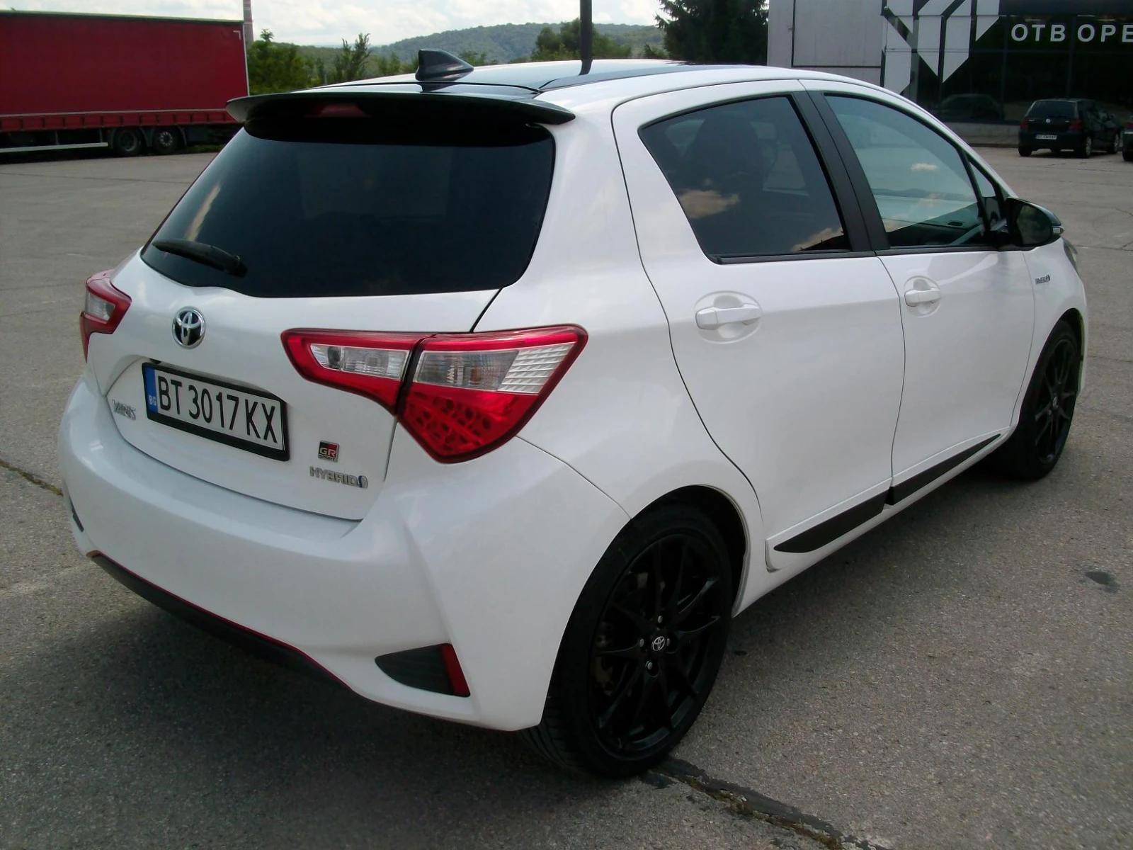 Toyota Yaris 1.5 HIBRID 2020g. 50000 km AVTOMATIK , снимка 4 - Автомобили и джипове - 55156911