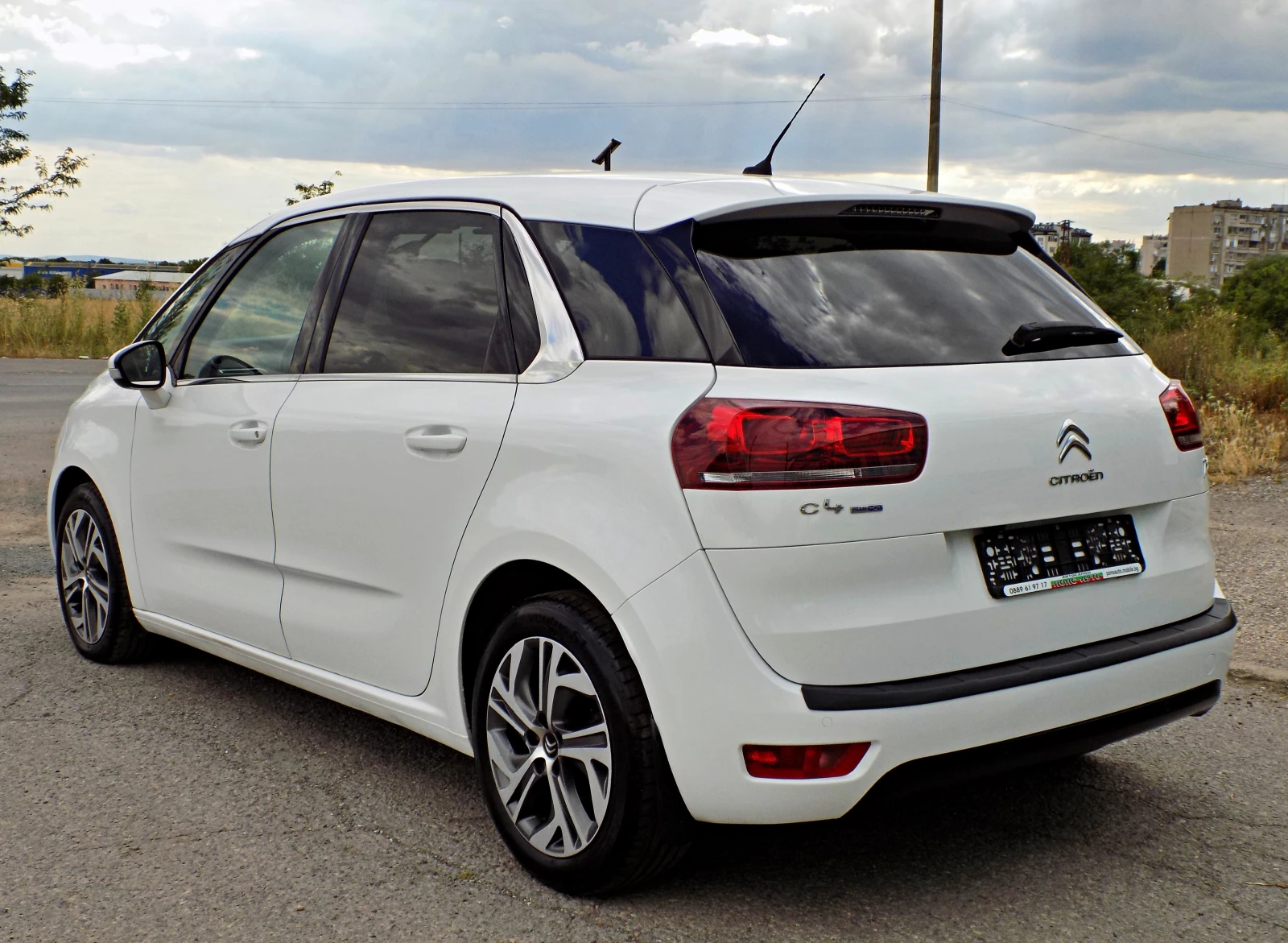 Citroen C4 Picasso 1.6HDi/120к./EURO 6/NAVi/КАМЕРА, снимка 5 - Автомобили и джипове - 55193862