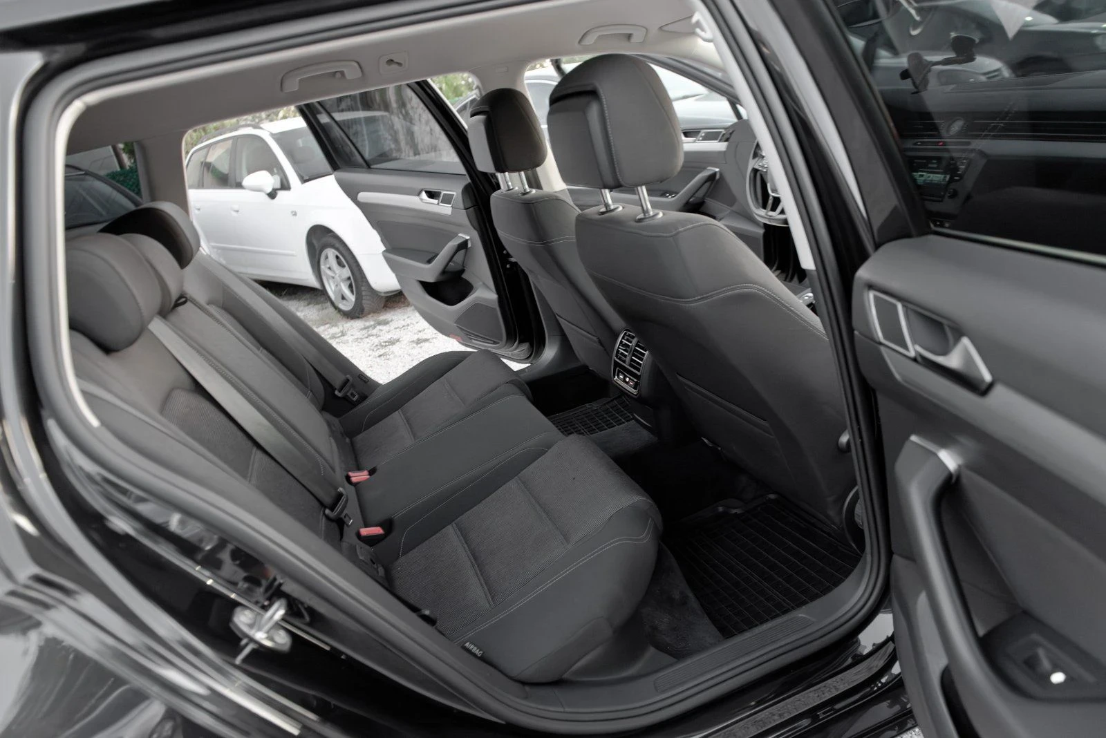 VW Passat 2.0 tdi 150 кс DSG 6 степенен напълно обслужен, снимка 11 - Автомобили и джипове - 56333675