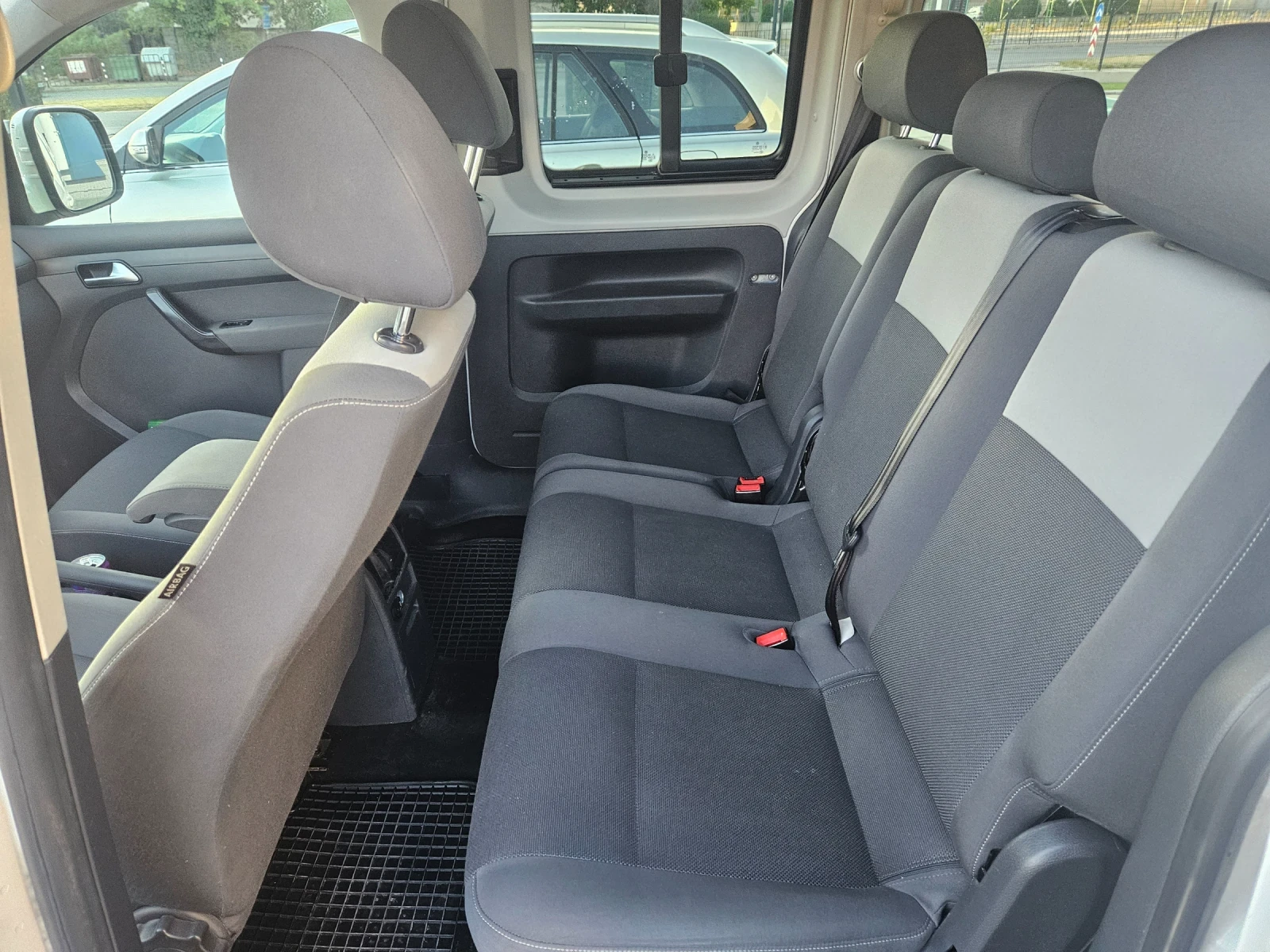 VW Caddy, снимка 9 - Автомобили и джипове - 56478940