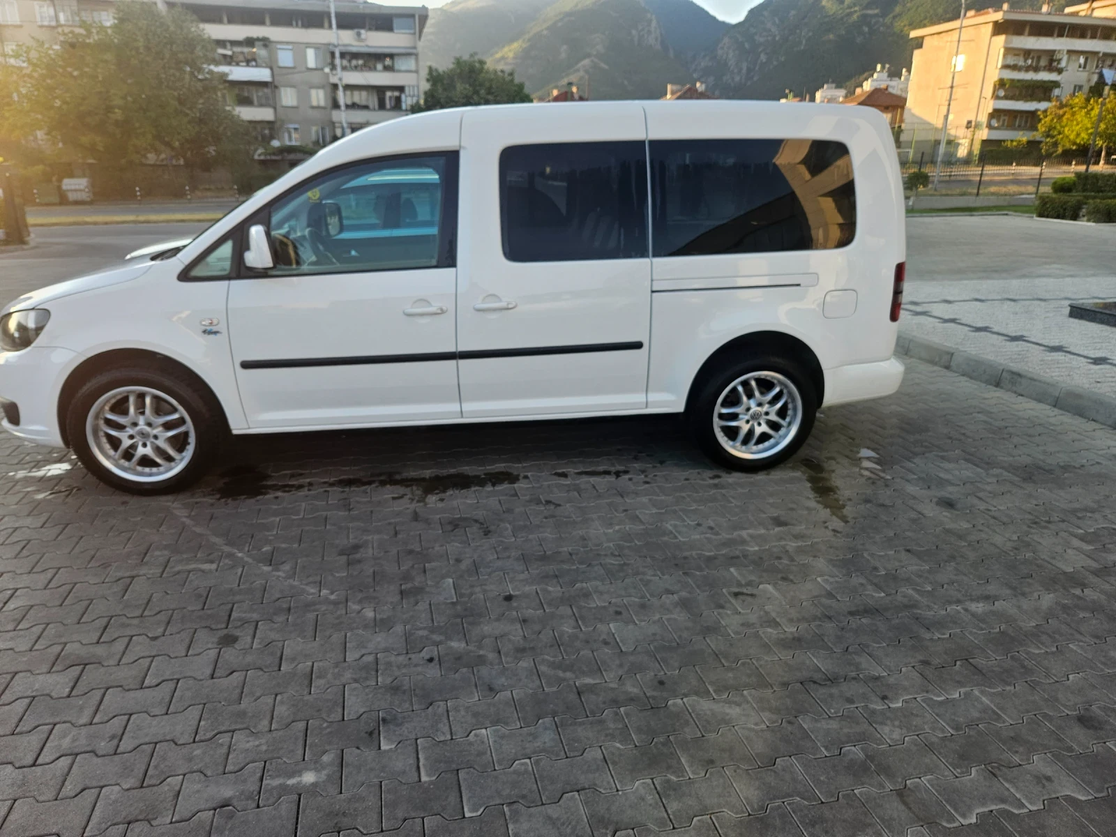 VW Caddy, снимка 4 - Автомобили и джипове - 56478940