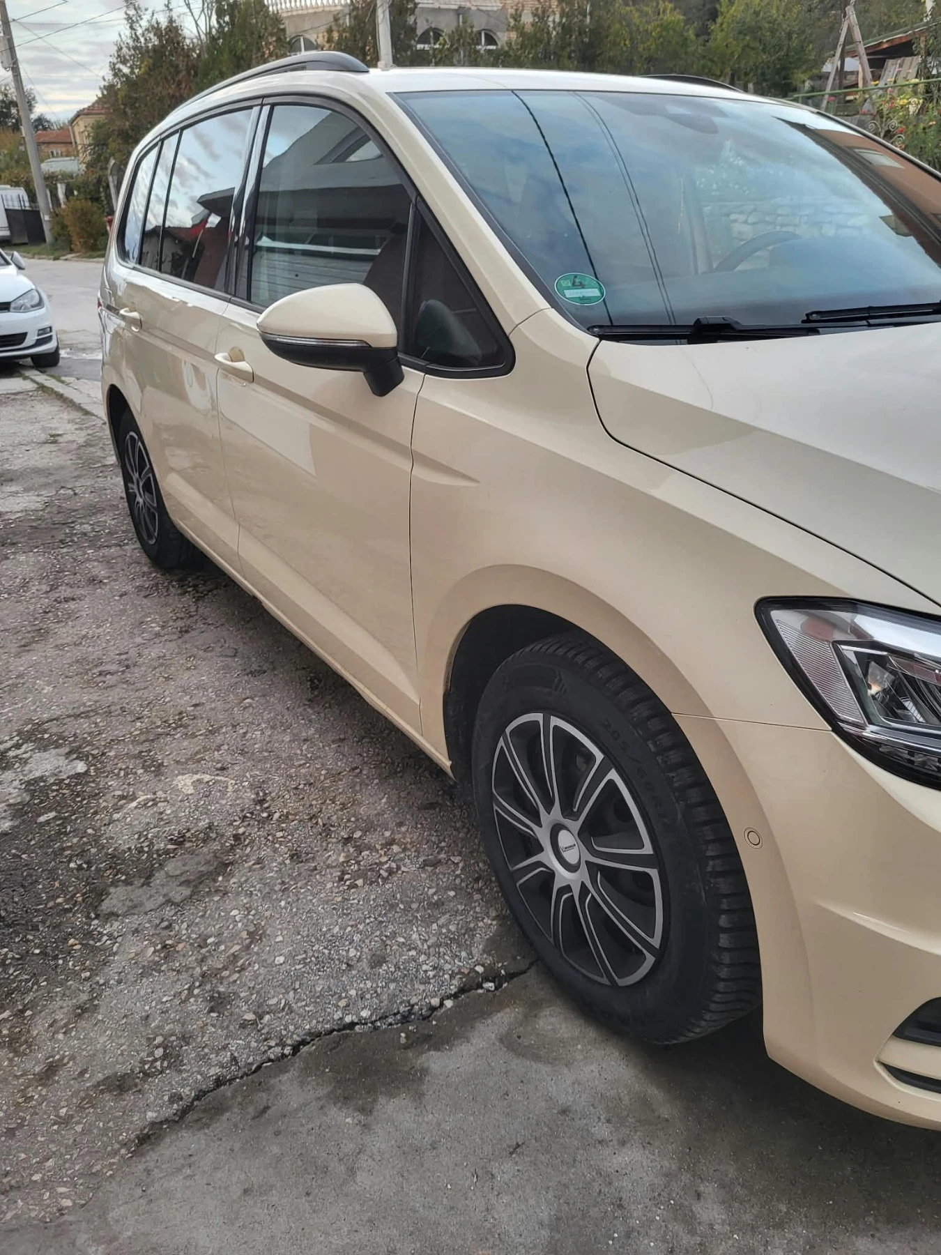 VW Touran 200 tdi, снимка 2 - Автомобили и джипове - 56546980