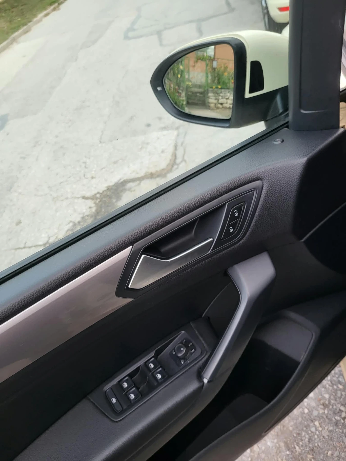 VW Touran 200 tdi, снимка 10 - Автомобили и джипове - 56546980