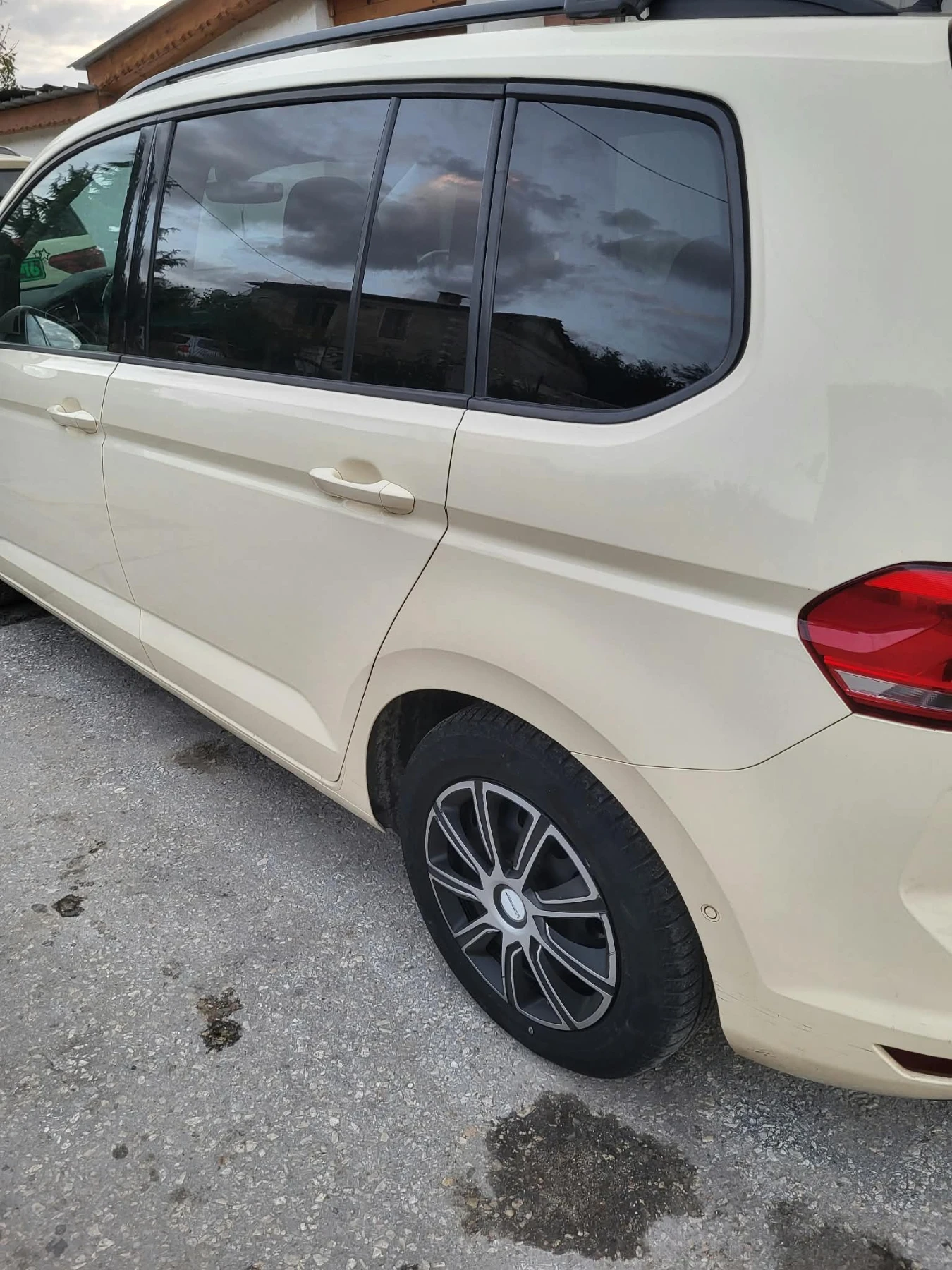 VW Touran 200 tdi, снимка 5 - Автомобили и джипове - 56546980