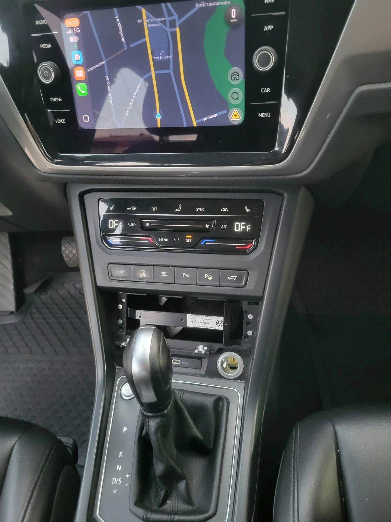 VW Touran 200 tdi, снимка 7 - Автомобили и джипове - 56546980