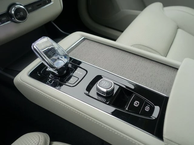 Volvo Xc90 NEW T8 AWD Plus FourC, снимка 10 - Автомобили и джипове - 53101749