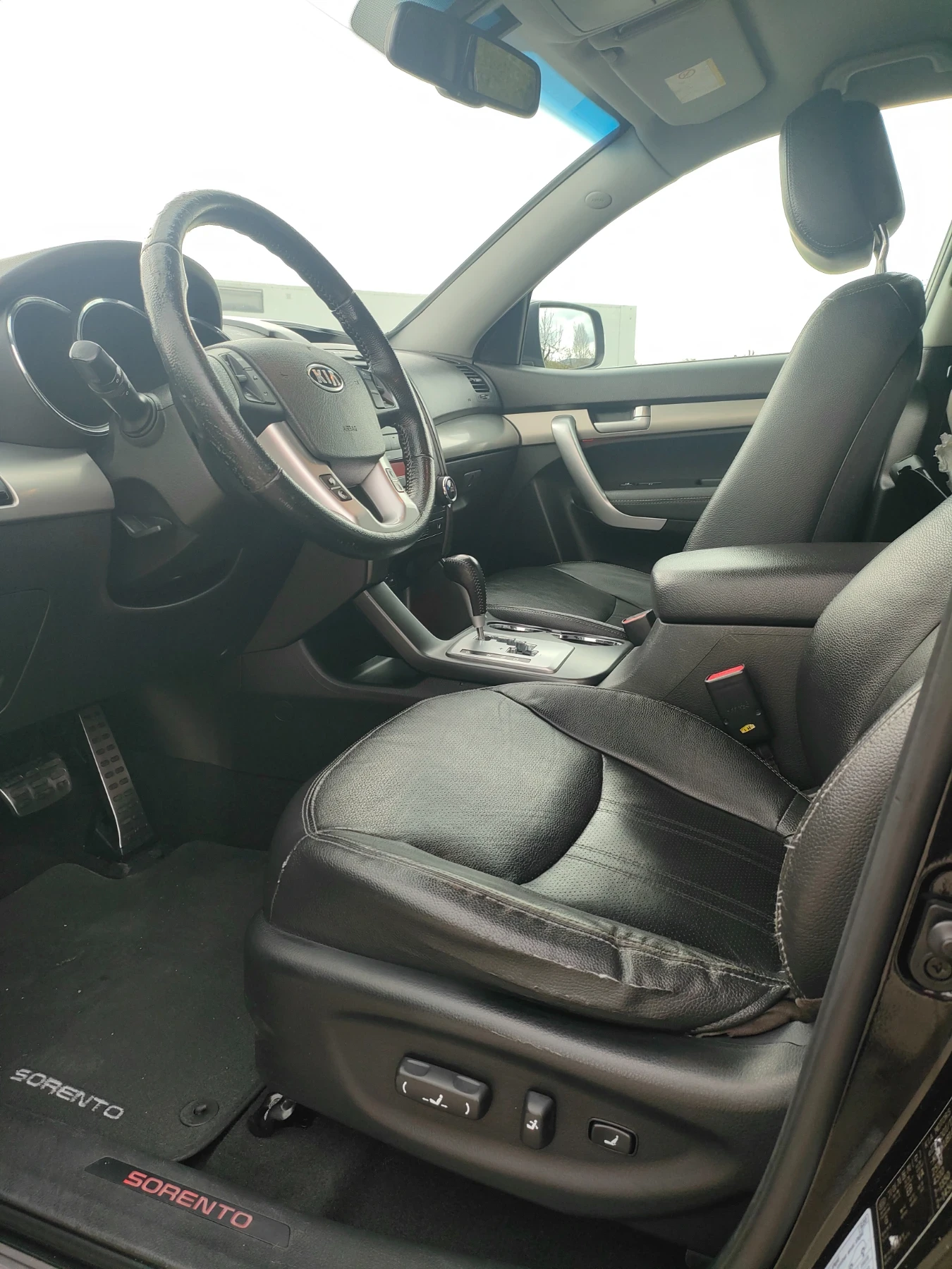 Kia Sorento 2.2 CRDi 4x4 НАПЪЛНО ОБСЛУЖЕН!!!, снимка 10 - Автомобили и джипове - 53986697