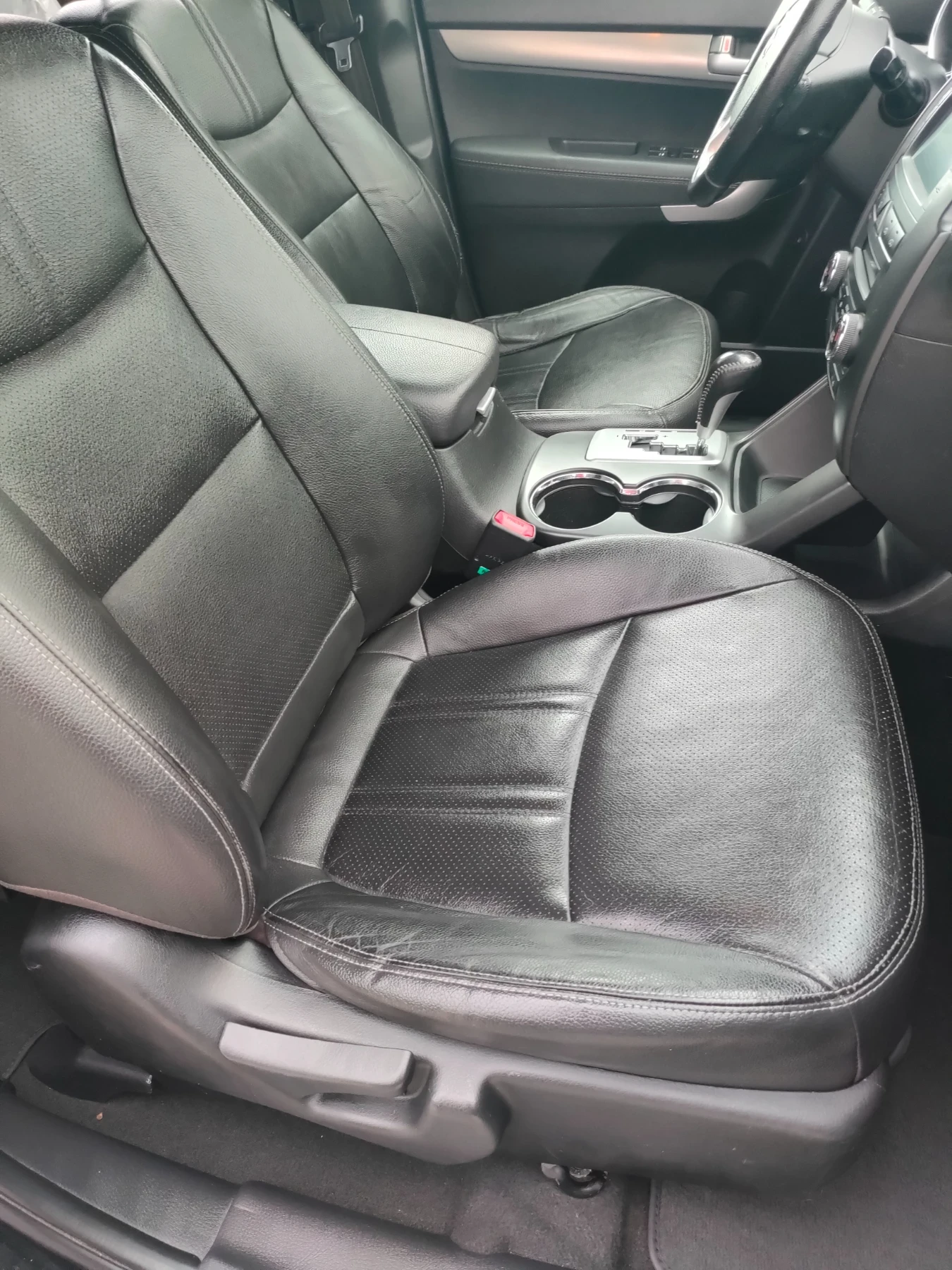 Kia Sorento 2.2 CRDi 4x4 НАПЪЛНО ОБСЛУЖЕН!!!, снимка 11 - Автомобили и джипове - 53986697