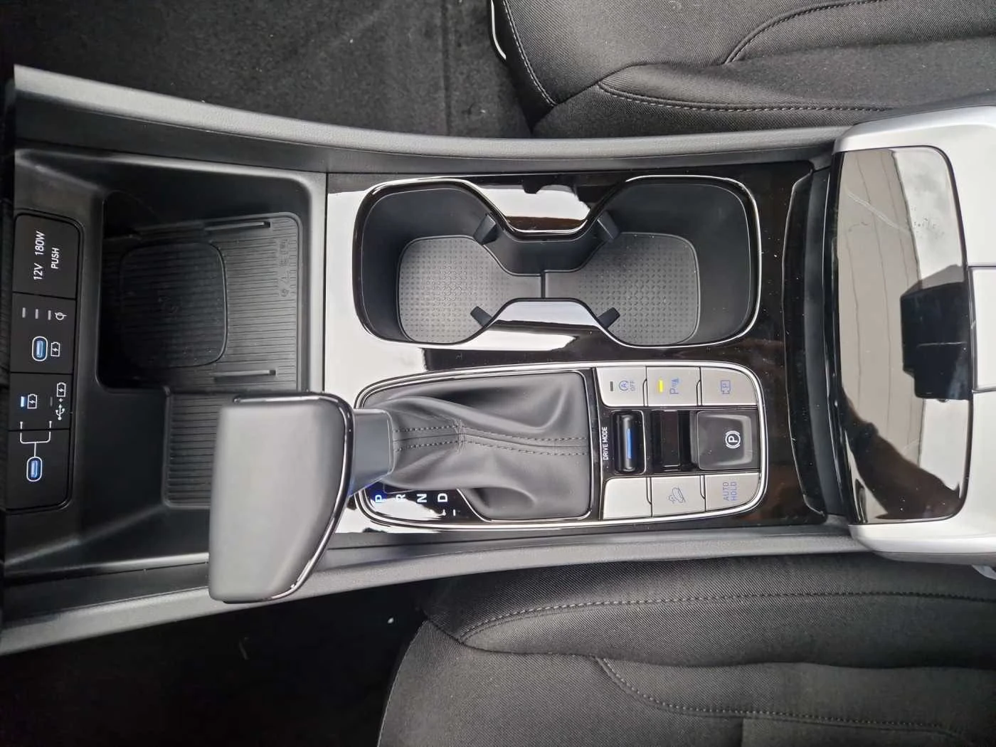 Hyundai Tucson НОВ!/1.6MHEV/160HP/LED/NAVI/CAM/212h, снимка 13 - Автомобили и джипове - 54428609