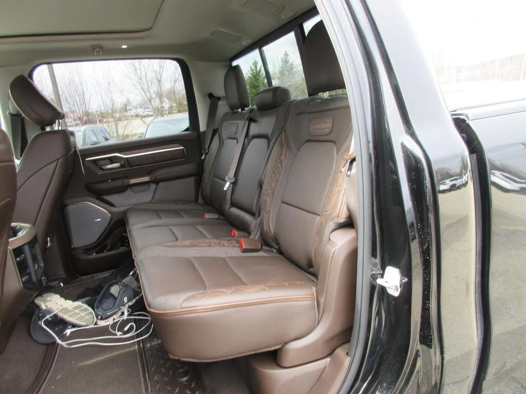 Dodge RAM 1500 Limited Crew Cab 4WD, снимка 17 - Автомобили и джипове - 54611967