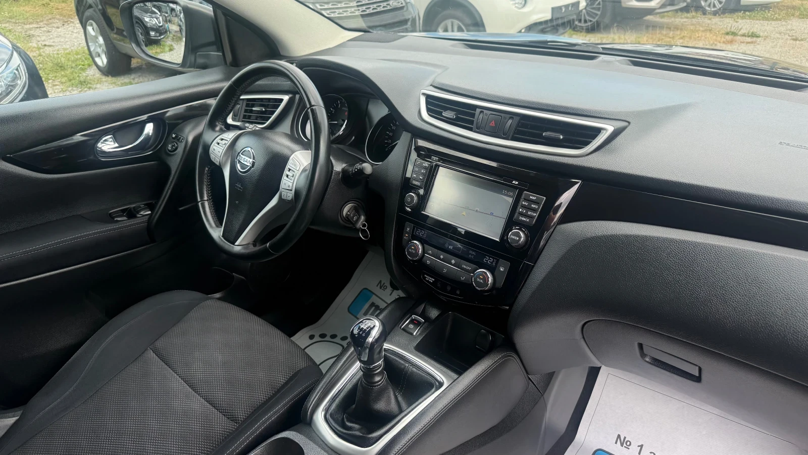 Nissan Qashqai 1.2 DIG-T* ПъленСервиз* Нави* Камера* Подгрев, снимка 11 - Автомобили и джипове - 55395381