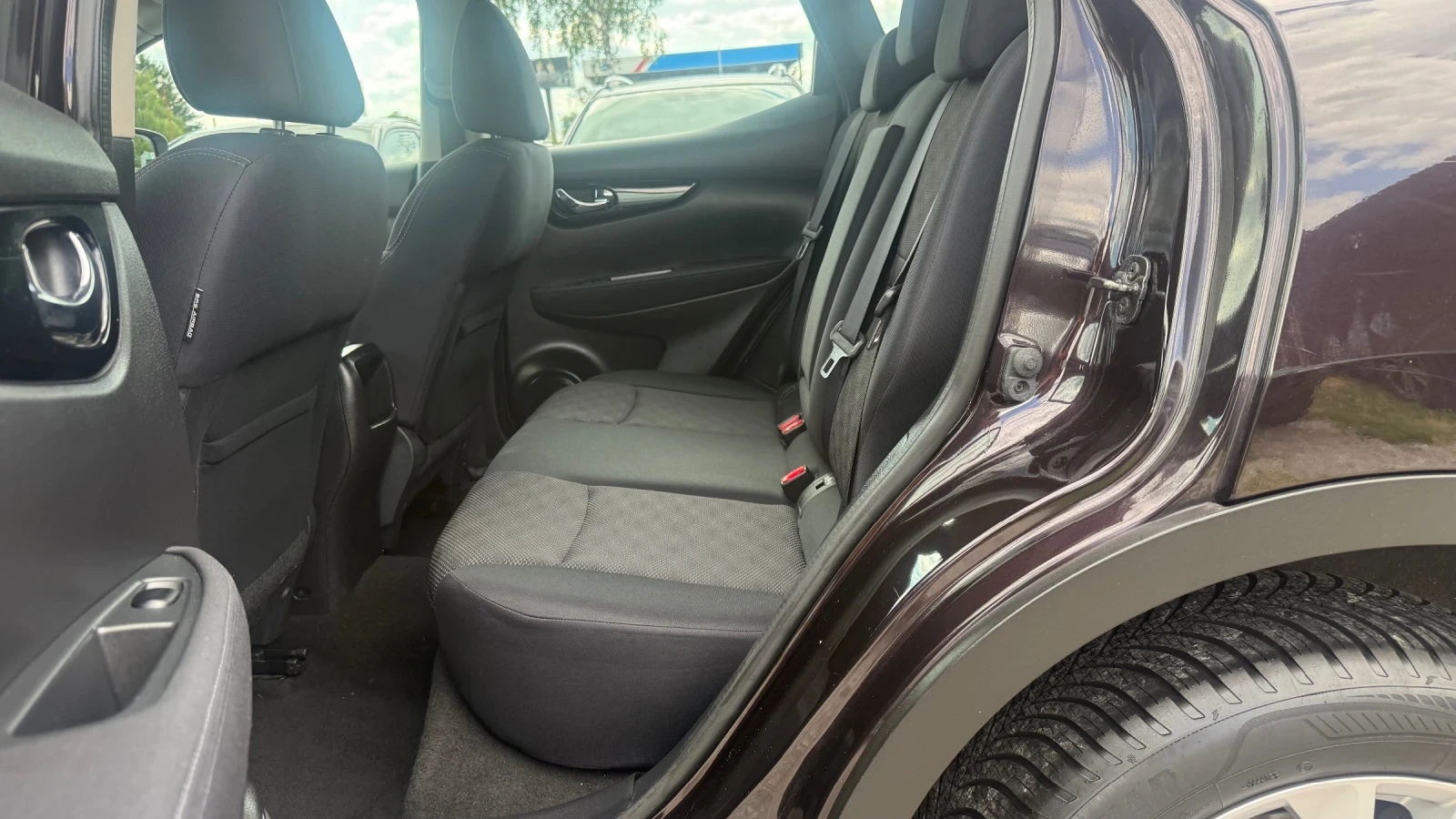 Nissan Qashqai 1.2 DIG-T* ПъленСервиз* Нави* Камера* Подгрев, снимка 15 - Автомобили и джипове - 55395381