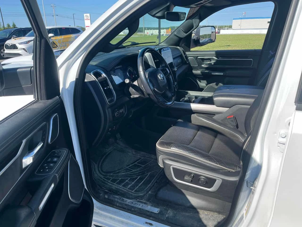 Dodge RAM 1500 * Laramie * АВТОКРЕДИТ БЕЗ ПЪРВОНАЧАЛНА ВНОСКА* , снимка 5 - Автомобили и джипове - 55511548